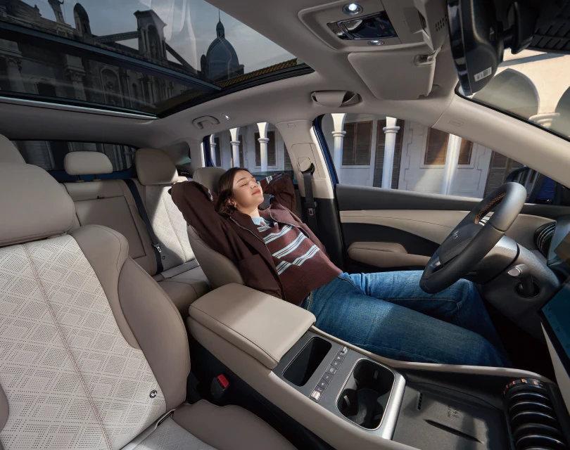 BYD Atto 3 — wnętrze 1